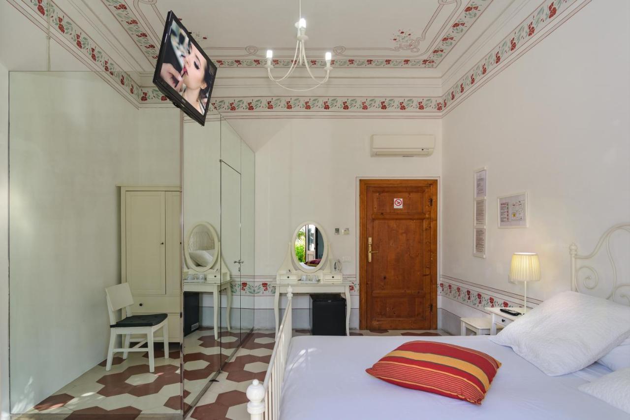 Villino Ermione Hotel Marina Di Pisa Exterior photo